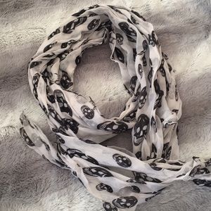 Skull scarf